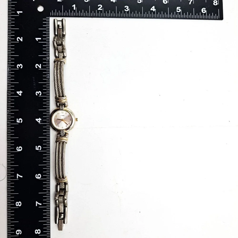 Vintage Lorus Ladies Watch Silver‎ Tone Band Round Face Elegant Dress Wristwatch